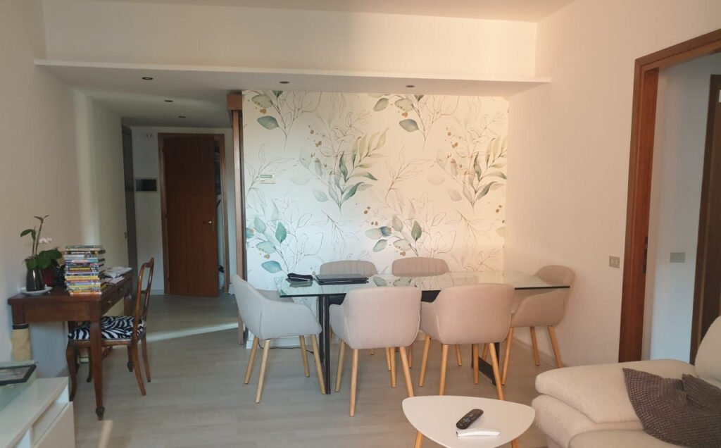 Pattern of leaves and berries