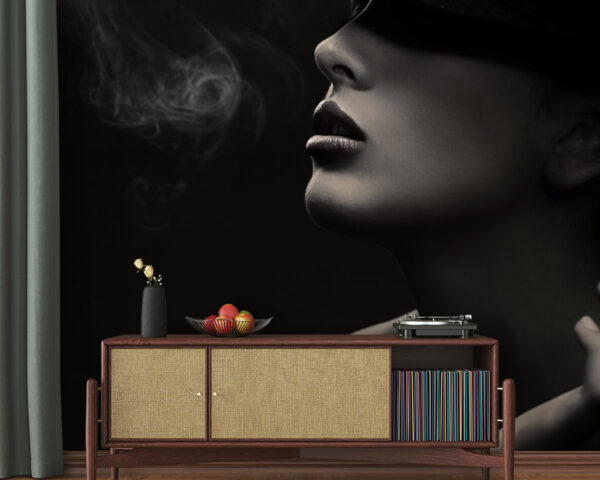 Woman wearing a hat and smoking u55318pig20 600x480 - Woman wearing a hat and smoking - tegory