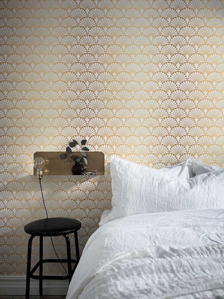 Elegant pattern in warm yellow tones