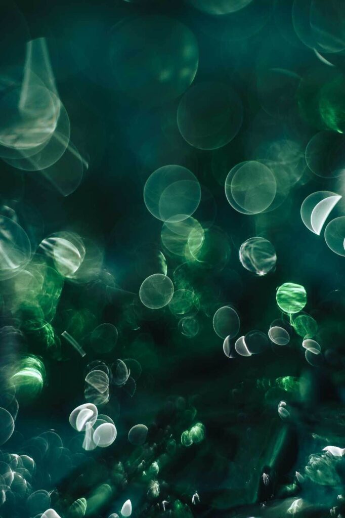 Blurry image of green and white circles u33526p 682x1024 - Blurry image of green and white circles - tegory