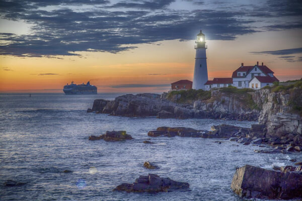 Lighthouse on a rocky shore with a cruise ship in the background u10328p 600x400 - Lighthouse on a rocky shore with a cruise ship in the background - tegory