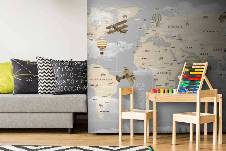 u23037pir1 900x600 - Map of the world with airplanes and hot air balloons - tegory
