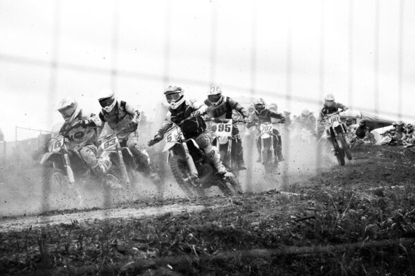 Group of people on dirt bikes u26548p 600x400 - Group of people on dirt bikes - tegory