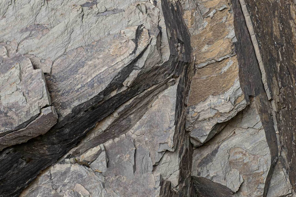 Natural patterns in layered rock formations u35446p 1024x682 - Natural patterns in layered rock formations - tegory