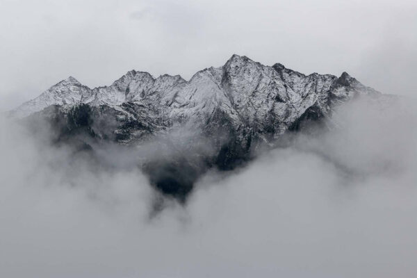 Mountain with snow on top u41570p 600x400 - Mountain with snow on top - tegory