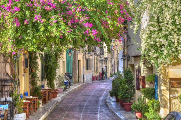 Street with tables and chairs and trees u56300p 600x400 - Street with tables and chairs and trees - tegory