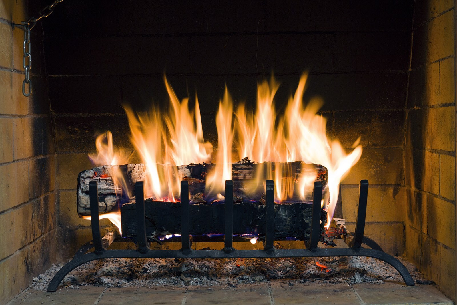 u56584p - Fire in a fireplace - tegory