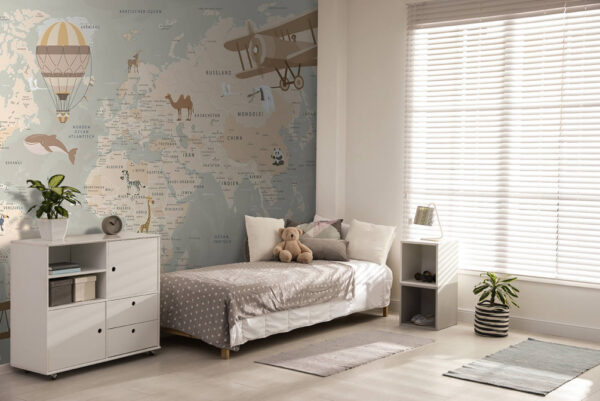 Map of the world with airplanes and hot air balloons u79996pir1m 600x401 - Map of the world with airplanes and hot air balloons - tegory