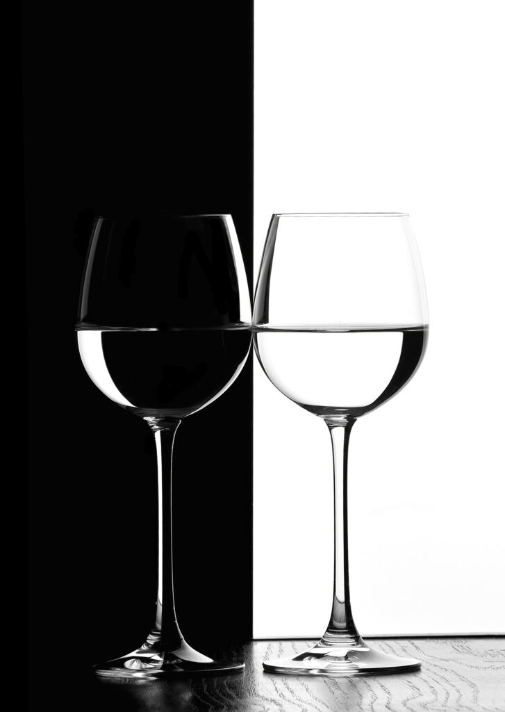 Two wine glasses with water in them u80216p 727x1024 - Two wine glasses with water in them - tegory