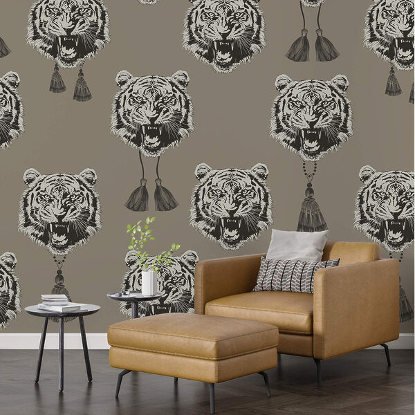 Pattern of tiger heads with tassels Pattern of tiger heads with tassels