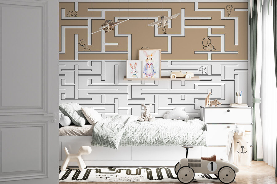 Maze game with people walking on the wall